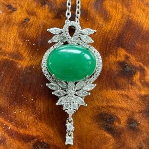 Sparkly Cubic Zirconia green stone pendant 925? necklace like new on silver tone